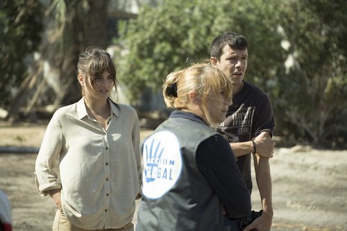 Andrea Duro, Blanca Portillo y Marcel Borrás en la nueva serie de RTVE 'Promesas de arena'