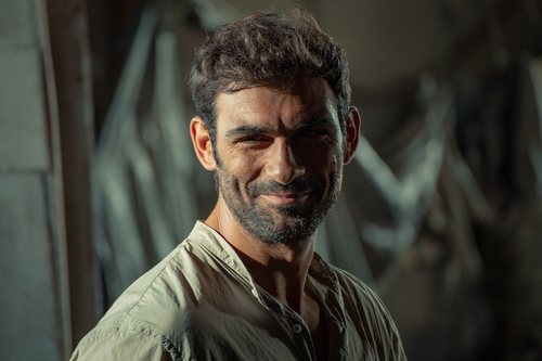 Francesco Arca en la nueva serie de RTVE 'Promesas de arena'