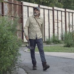 Negan camina en solitario en la novena temporada de 'The Walking Dead'