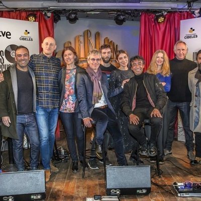 Ariel Rot, los artistas y el equipo de 'Un país para escucharlo' (La 2)