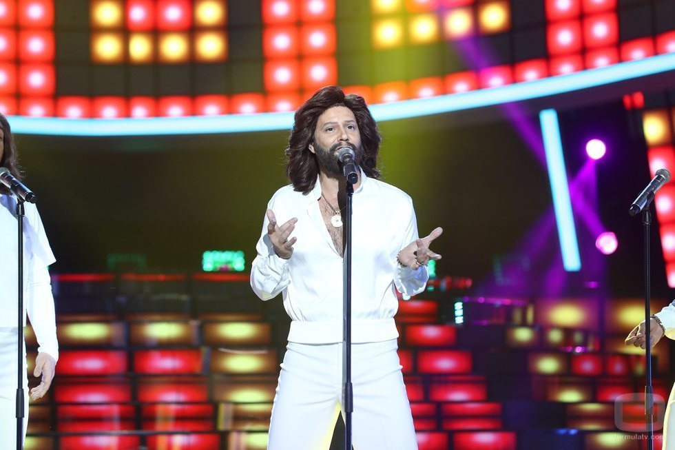 Miquel Fernández interpreta a Bee Gees como artista invitado en la Gala 14 de 'Tu cara me suena'
