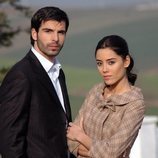 Cansu Dere y Mehmet Akif Alakurt posan para promocionar 'Sila'