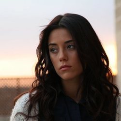 Cansu Dere encarna a Sila, la protagonista de la telenovela 'Sila'