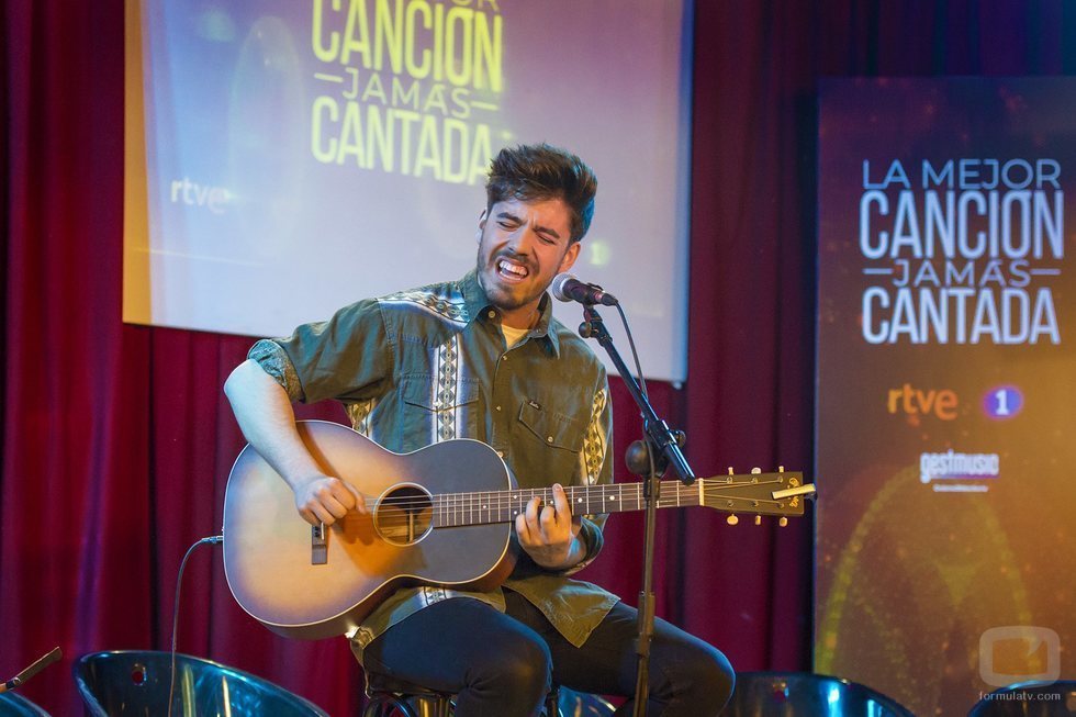 Roi Méndez pone voz a un tema en la primera gala de 'La mejor canción jamás cantada'
