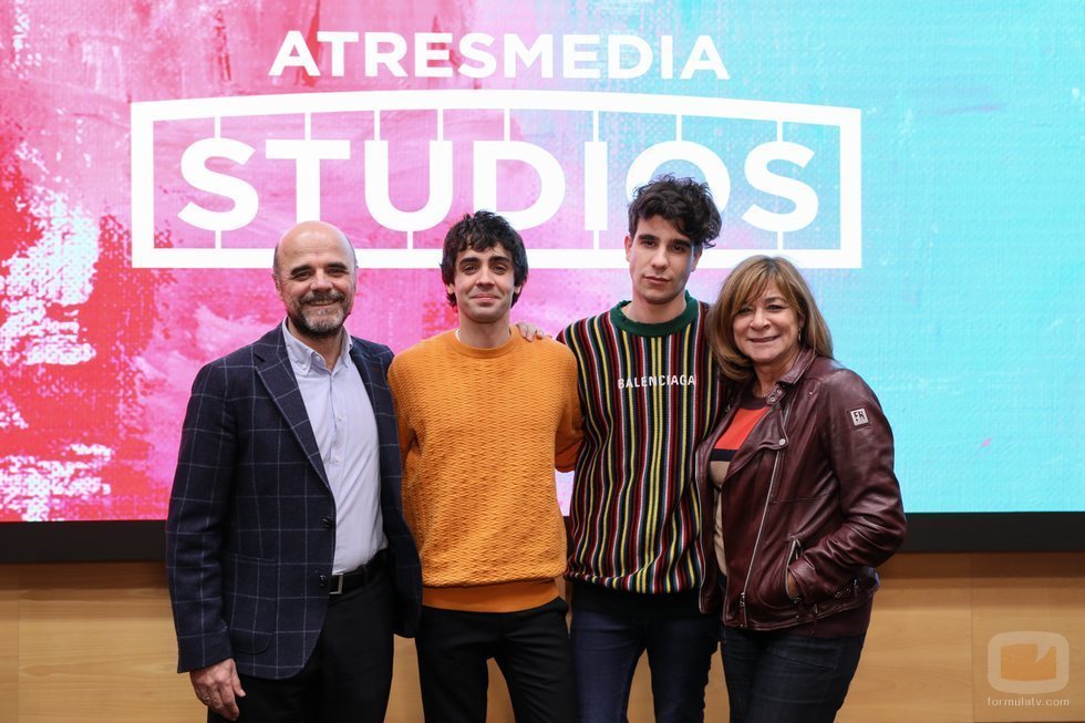 Javier Calvo y Javier Ambrossi firman un acuerdo de exclusividad con Atresmedia Studios