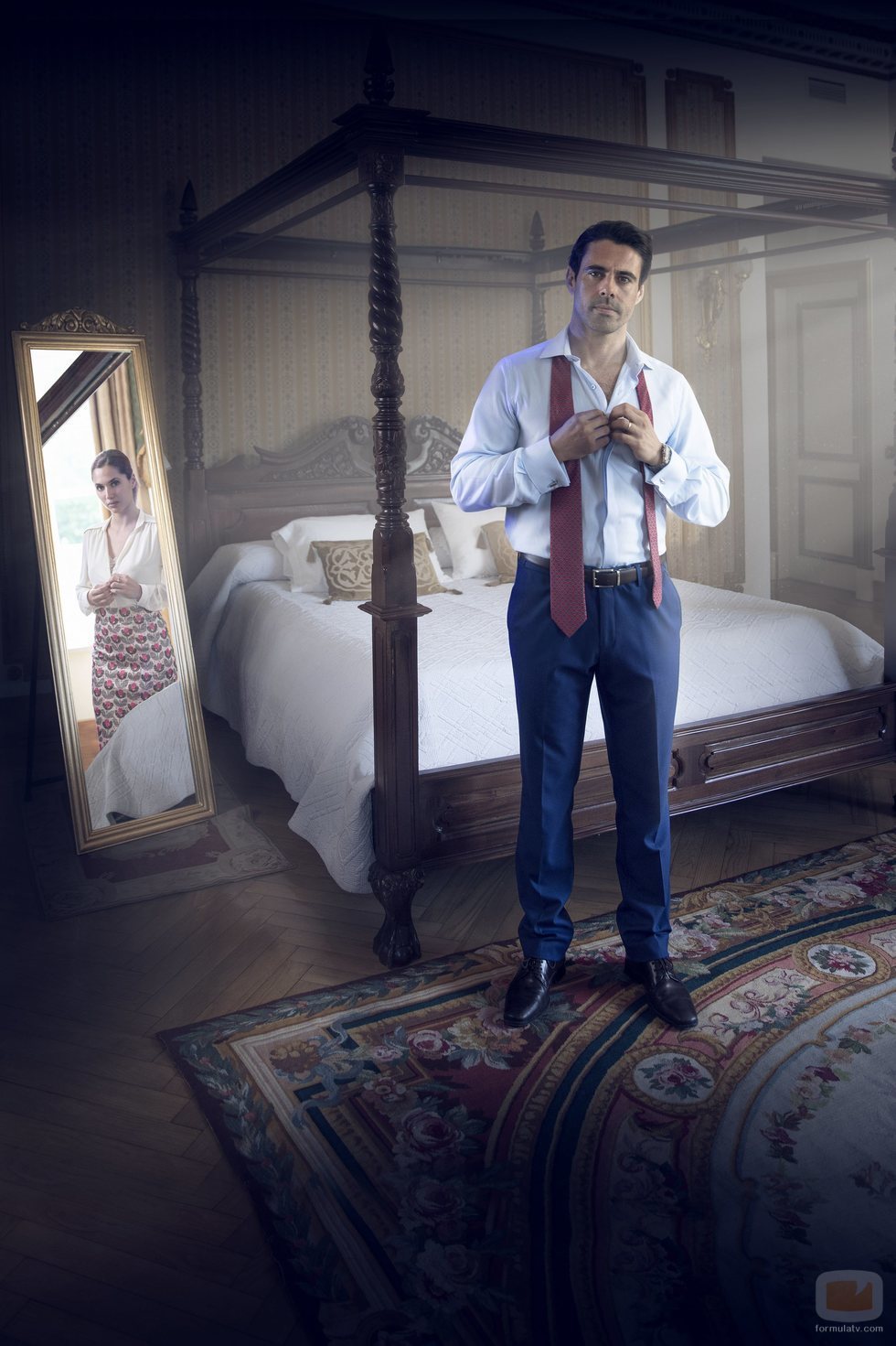 Emmanuel Esparza en un cartel promocional de la serie 'Secretos de Estado'