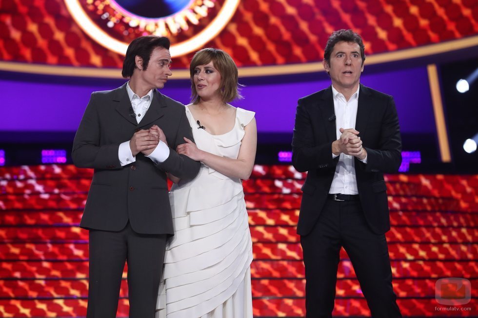 Carlos Baute y María Villalón a punto de saber el ganador en la gala final de 'Tu cara me suena 7'