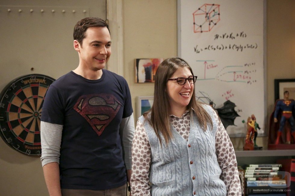 Amy y Sheldon riéndose en la temporada 12 de 'The Big Bang Theory'