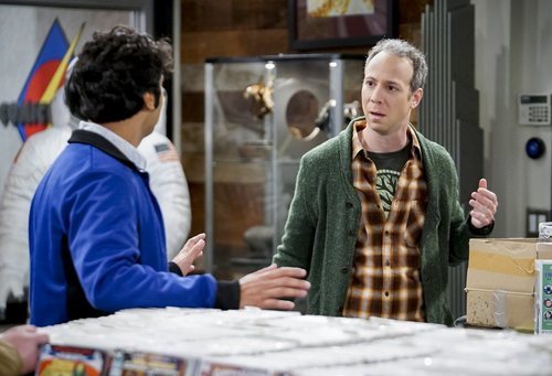 Rajesh y Stuart en la temporada 12 de 'The Big Bang Theory'