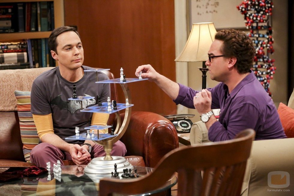 Sheldon y Leonard juegan a su versión del ajedrez en la temporada 12 de 'The Big Bang Theory'