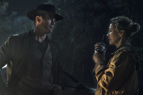 John y June conversan en la quinta temporada de 'Fear The Walking Dead'