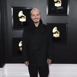 J Balvin, en la alfombra roja de los Premios Grammy 2019