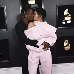 Kylie Jenner y Travis Scott, en la alfombra roja de los Premios Grammy 2019