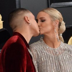 Ashlee Simpson y Evan Ross, en la alfombra roja de los Premios Grammy 2019