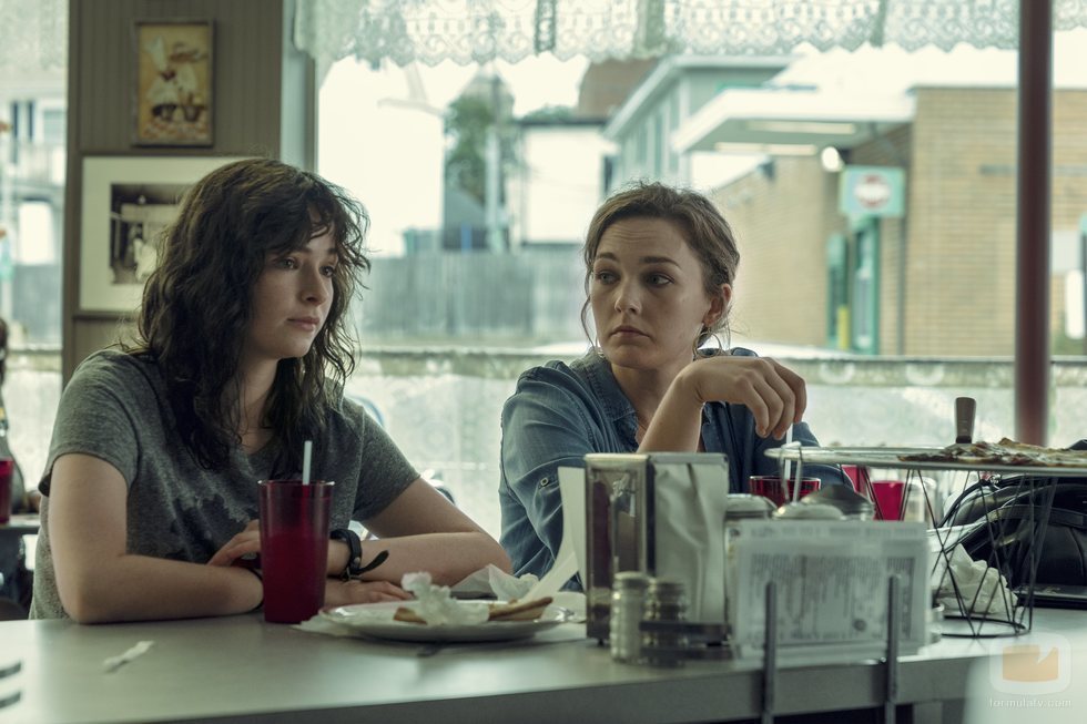 Ashleigh Cummings y Virginia Kull en 'NOS4A2'