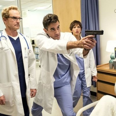Jere Burns, Bobby Cannavale y Rashida Jones en la cuarta temporada de 'Angie Tribeca'