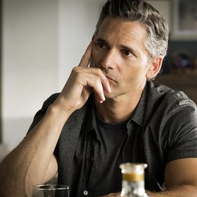 Eric Bana en 'Dirty John', la serie de ficción de Netflix