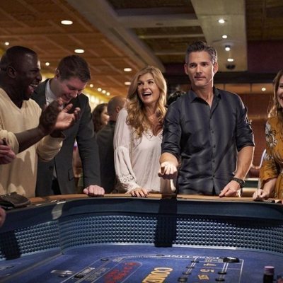 Connie Britton y Eric Bana protagonizan 'Dirty John', de Netflix