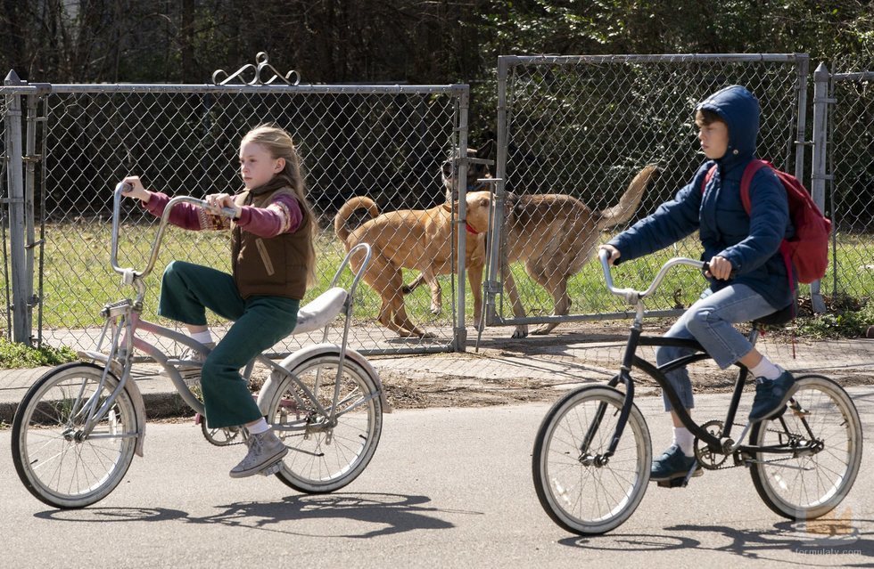 Lena McCarthy y Phoenix Elkin en la tercera temporada de 'True Detective'