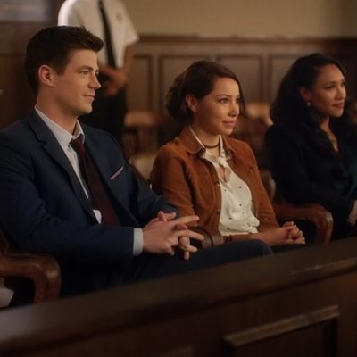 Grant Gustin, Jessica Parker Kennedy y Candice Patton en la quinta temporada de 'The Flash'