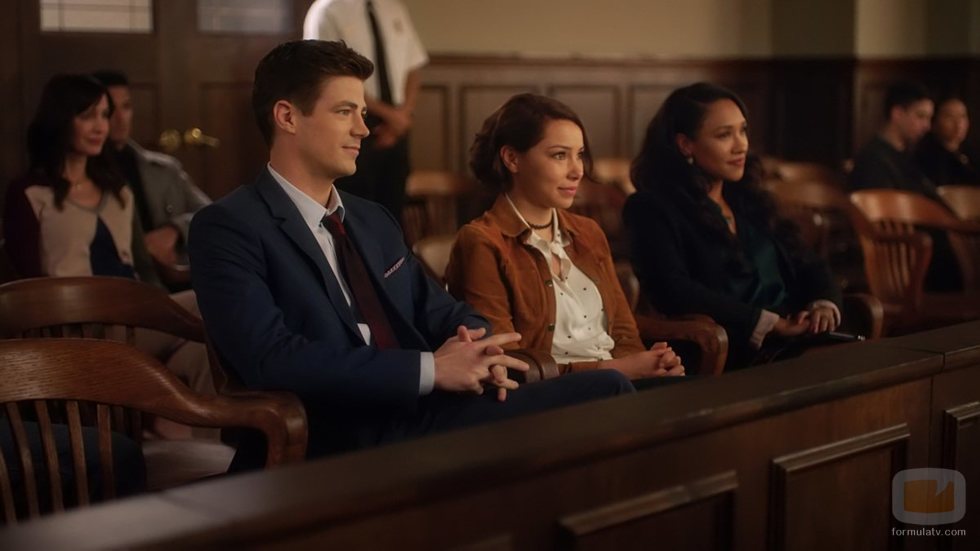Grant Gustin, Jessica Parker Kennedy y Candice Patton en la quinta temporada de 'The Flash'