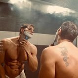 Julián Contreras revoluciona las redes sociales con una imagen semidesnudo
