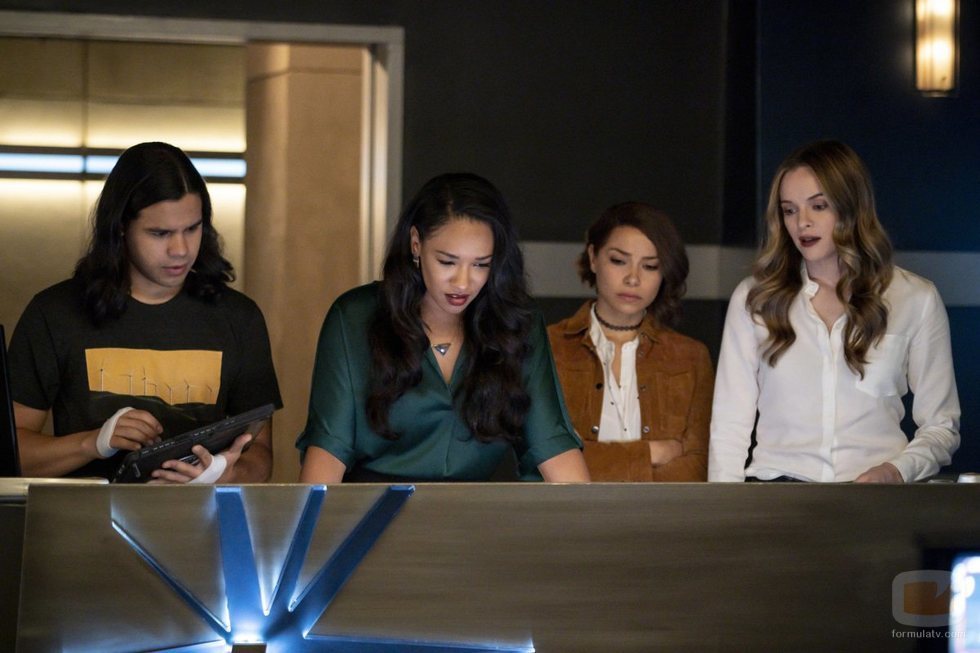 Carlos Valdes, Candice Patton, Jessica Parker Kennedy y Danielle Panabaker en la quinta temporada de 'The Flash'