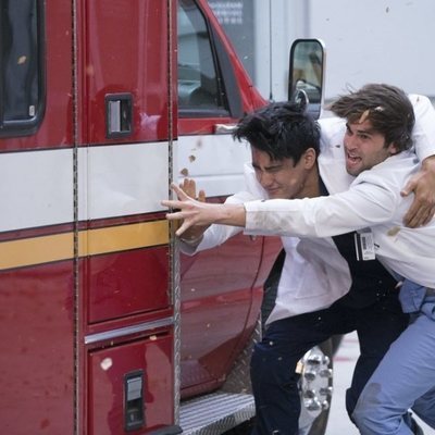 Alex Landi y Jake Borelli en la temporada 15 de 'Anatomía de Grey'