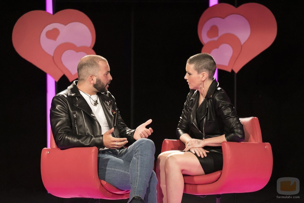 Antonio Tejado y María Jesús Ruiz conversan durante la Gala 7 de 'GH Dúo'