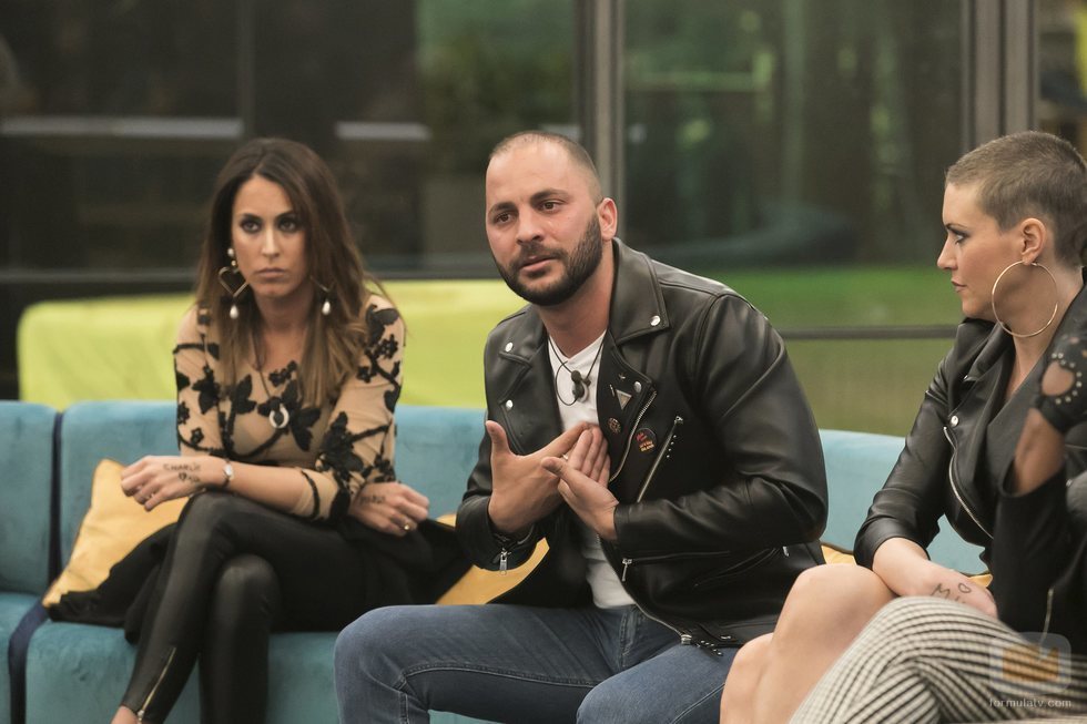 Antonio Tejado llorando, tras la visita de su expareja Candela Acevedo en la Gala 7 de 'GH Dúo'