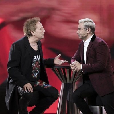 Jorge Javier Vázquez entrevista a Fortu en el plató durante la Gala 7 de 'GH Dúo'