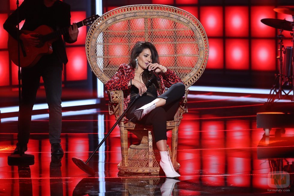 Bebe interpreta "Bailando" en la Gala 1 de 'La mejor canción jamás cantada'