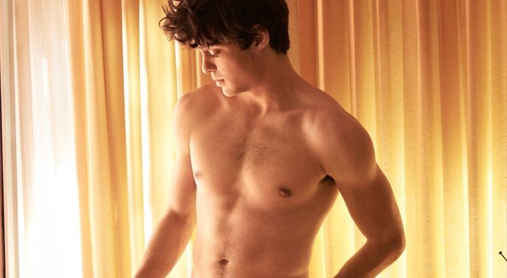 Noah Centineo protagoniza un sexy anuncio de Calvin Klein
