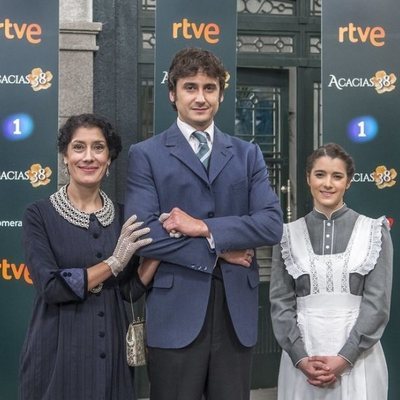 Liberto (Jorge Pobes), Rosina (Sandra Marchena) y Casilda (Marita Zafra) de 'Acacias 38'