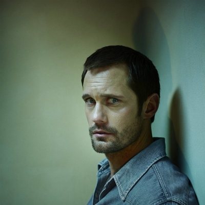 Alexander Skarsgard es Becker en 'La chica del tambor'