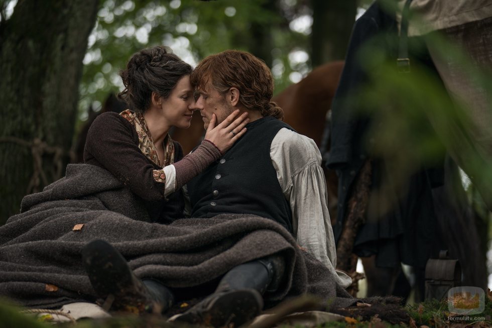 Caitriona Balfe y Sam Heughan en la cuarta temporada de 'Outlander'