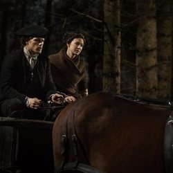 Sam Heughan y Caitriona Balfe en la cuarta temporada de 'Outlander'