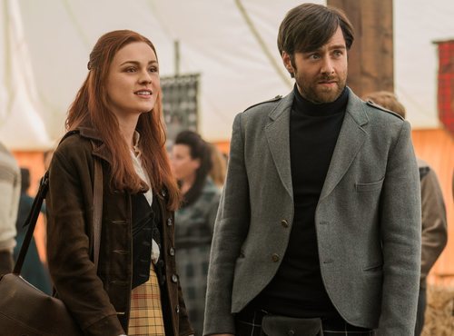 Sophie Skelton y Richard Rankin en la cuarta temporada de 'Outlander'