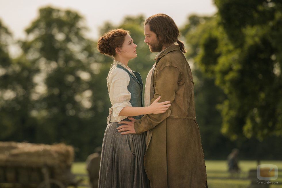 Brianna Randall y Roger Wakefield en la cuarta temporada de 'Outlander'