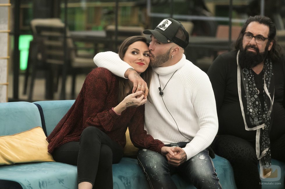 Kiko Rivera besa a Irene Rosales en la Gala 8 de 'GH dúo'