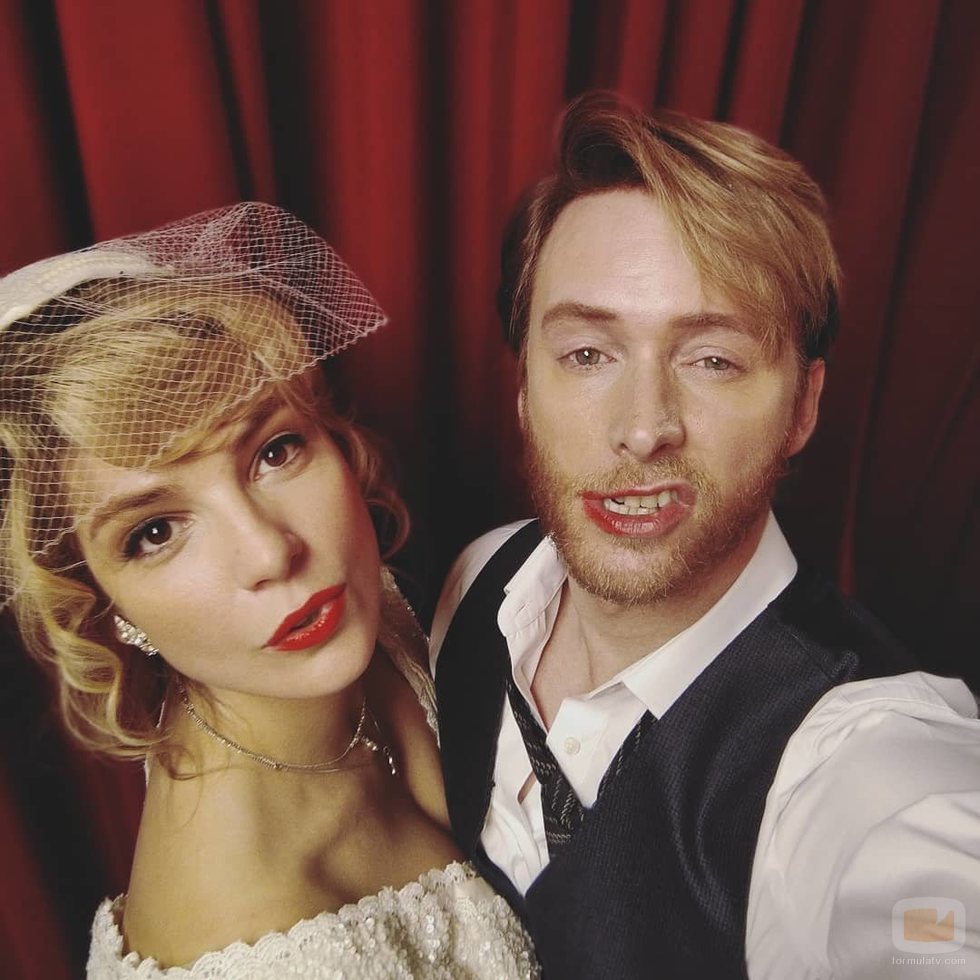 Paloma Bloyd y Pablo Rivero graban la boda de Deborah y Toni en 'Cuéntame cómo pasó'