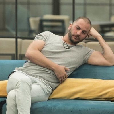 Antonio Tejado piensa en el salón durante la Gala 8 de 'GH Dúo'