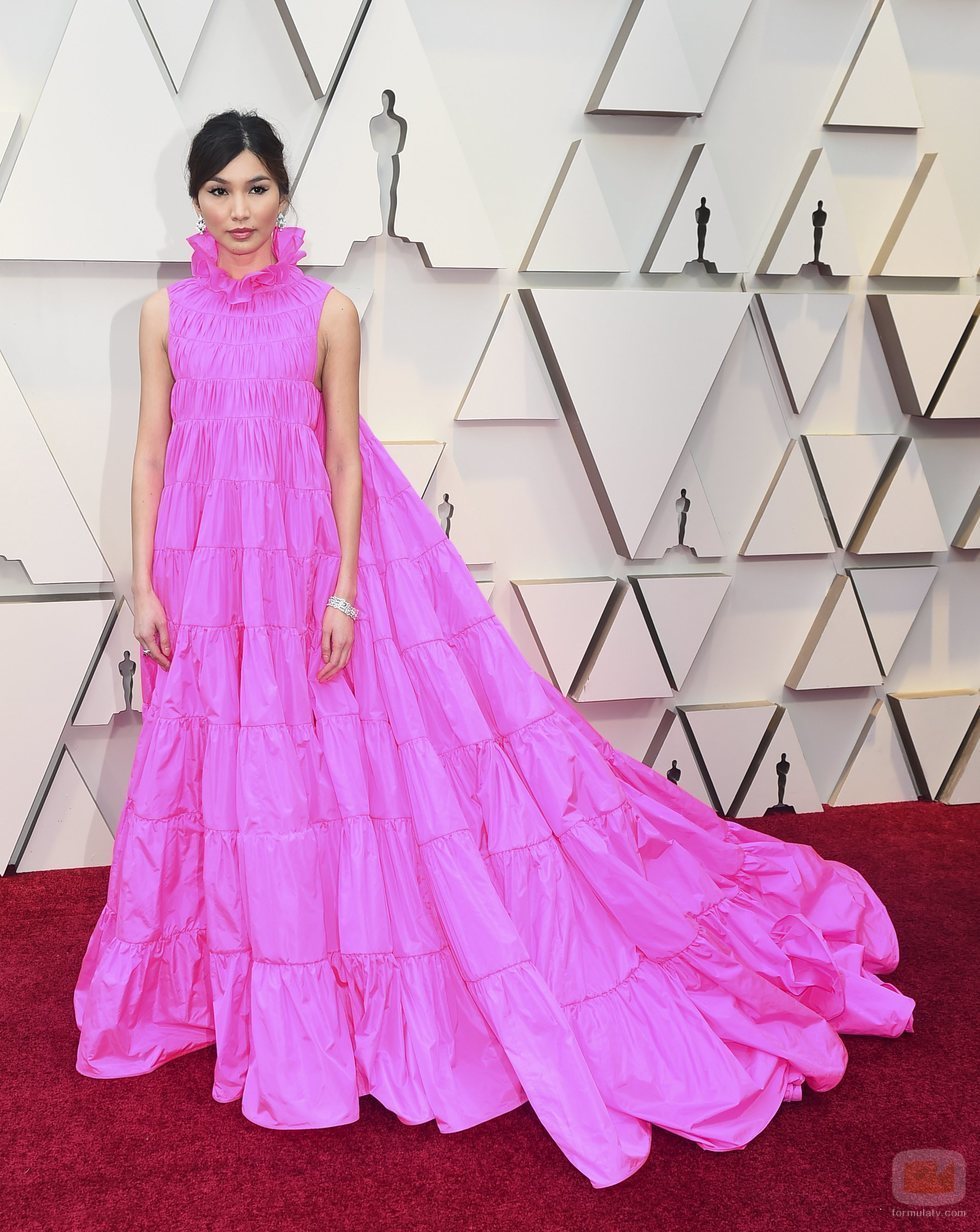Gemma Chan en la alfombra roja de los Oscar 2019