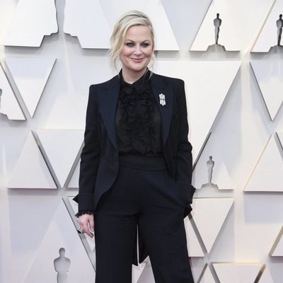 Amy Poehler en la alfombra roja de los Oscar 2019