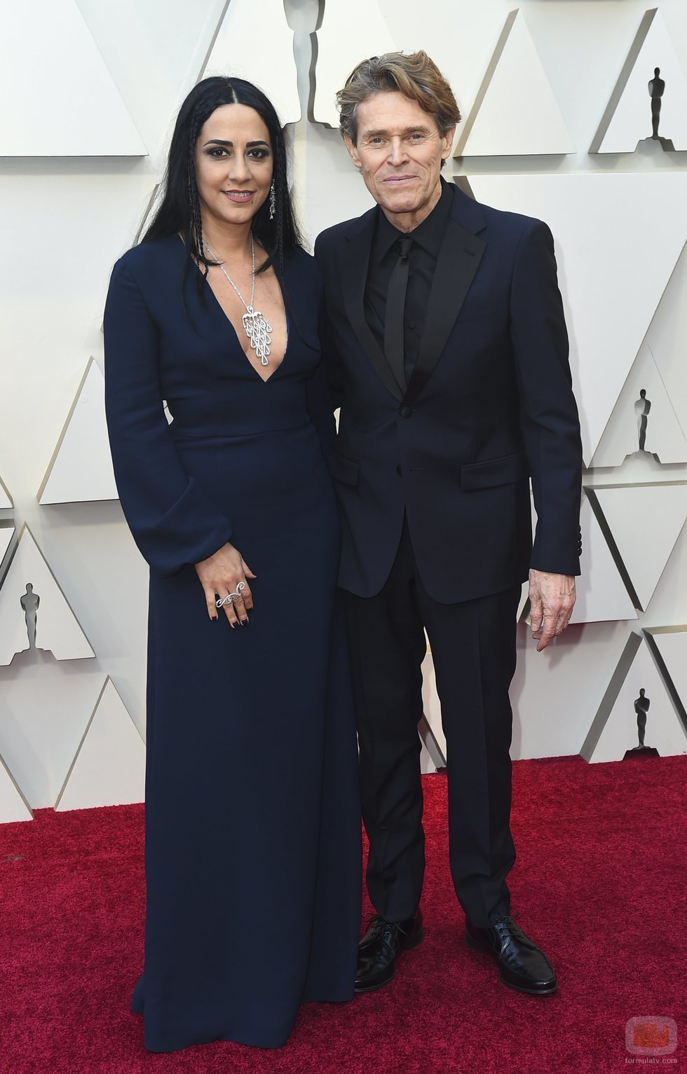Willem Dafoe y Giada Colagrande en la alfombra roja de los Oscar 2019