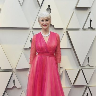 Helen Mirren en la alfombra roja de los Oscar 2019
