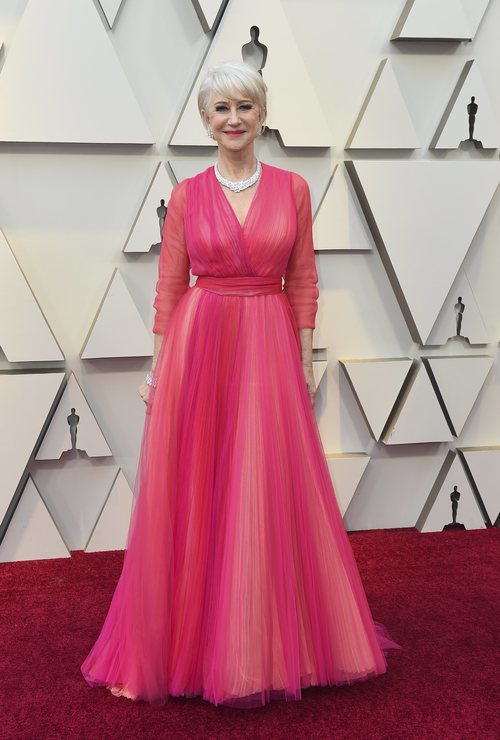 Helen Mirren en la alfombra roja de los Oscar 2019