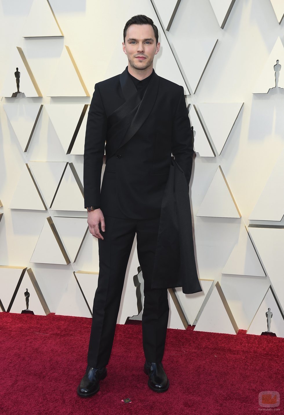 Nicholas Hoult en la alfombra roja de los Oscar 2019