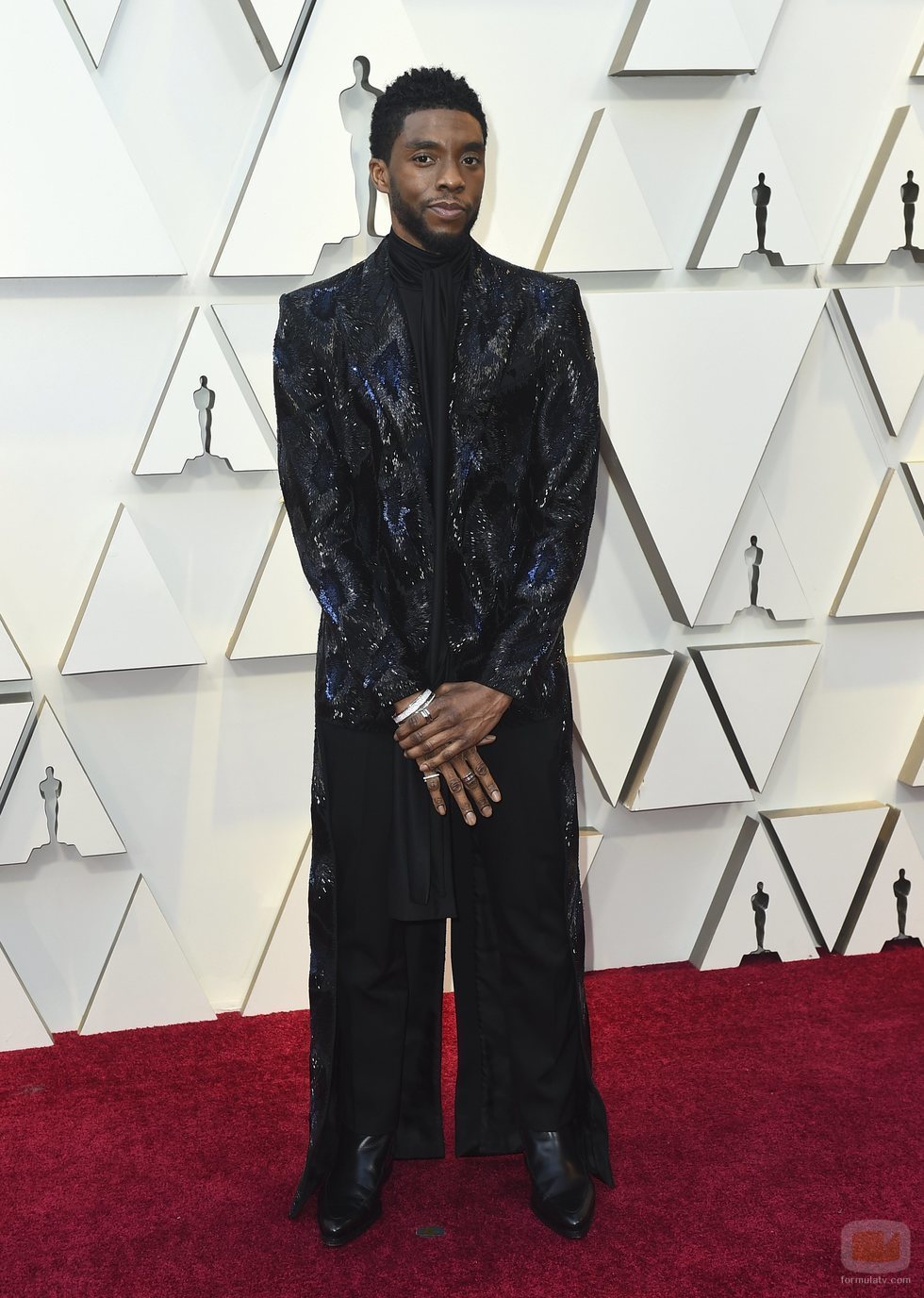 Chadwik Boseman en la alfombra roja de los Oscar 2019