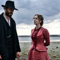 Jamie Dornan y Ann Skelly en 'Death and Nightingales'